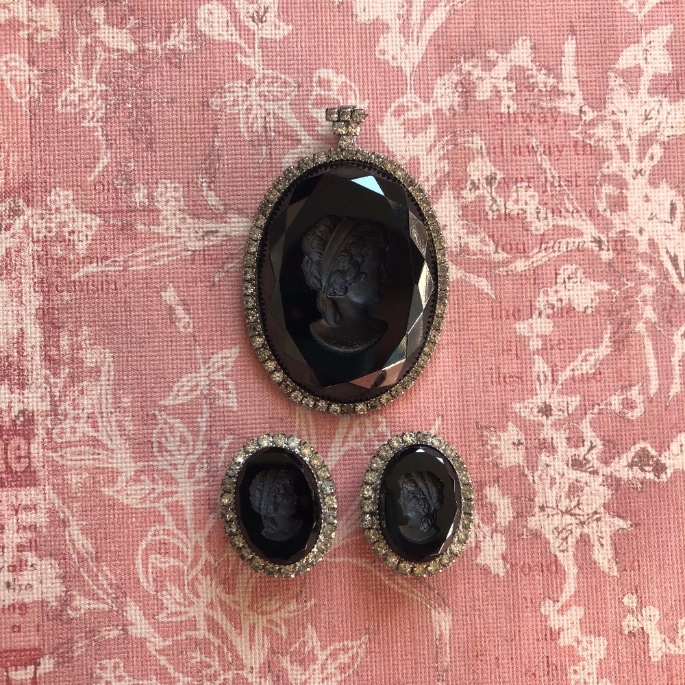 Vintage Black Intaglio Cameo Pendant/Earrings Set - Glass w/ Crystals - Hobe